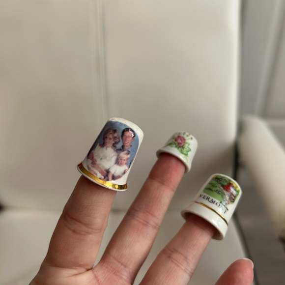 4/$50 thumb thimbles ceramic set of three 🪡 - Picture 4 of 8